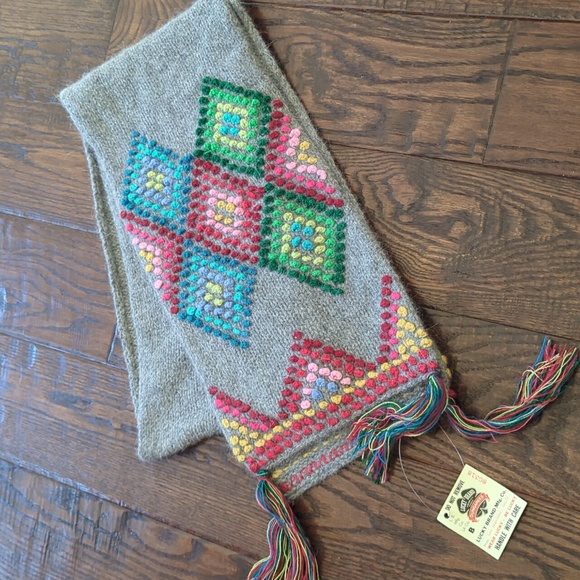 LUCKY BRAND I NWT Grey Scarf with Colorful Embroidered Diamond Pattern & Tassels - Picture 3 of 10